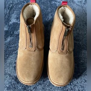 Uggs neumel zip platform boot